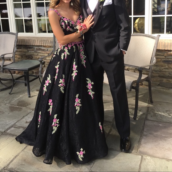 Prom/formal Dress - Picture 2 of 5